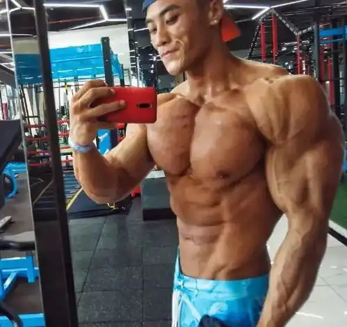 中国最帅气体质肌肉男,吴龙之后下一个健体一哥,宽肩细腰低体脂
