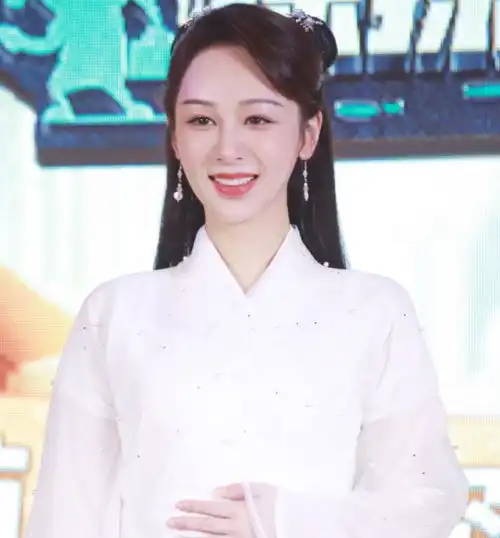 萌探家族发布会,杨紫那英古装仙气飘飘,宋亚轩戴眼镜少爷感爆棚
