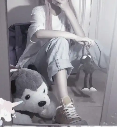 不露脸真人女生头像新年文案
