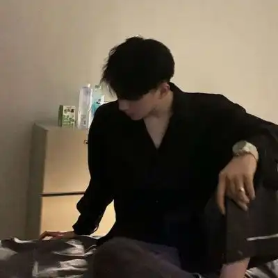 沫兮高冷成熟酷帅超清男生头像
