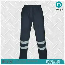 灰色反光衣下面配什么颜色的裤子女生
