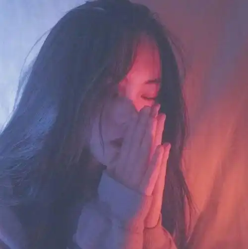 郑爽的上海豪宅里,不仅容不下两张婴儿床,背后还藏着个残酷真相
