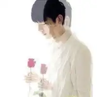 咬着红玫瑰头像男生嘴咬红玫瑰唯美头像图
