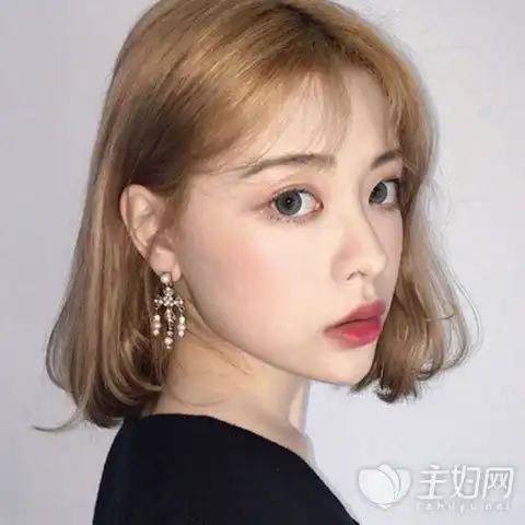 冬天短发染什么颜色好看暖色系发色更适合冬季发型
