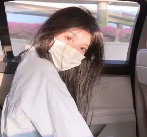 日光系女头清新背景图
