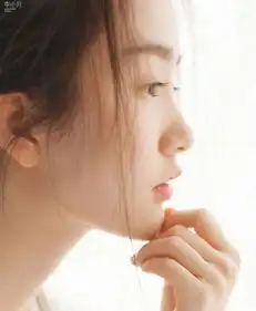 qq唯美女生小清新淡雅皮肤失望中又带着希望的回眸
