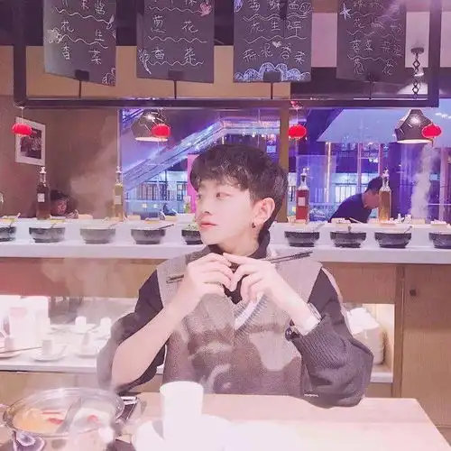 情侣头像我以为只要有你便没有这世间疾苦到后来才发现你就是这世间疾苦我的苦
