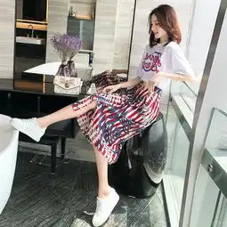 小个子也能穿的连衣裙,让你在人群中脱颖而出,青春靓丽
