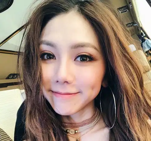粉丝怒撕公司为邓紫棋接微商广告,要求邓紫棋停用产品,管太宽
