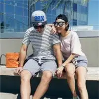 情在珍惜,人去随缘超暖的个性韩系情侣头像
