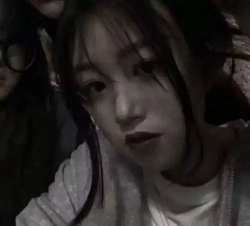 丧系头像宝,今天我有点丧,不知道明天和意外哪个先到来
