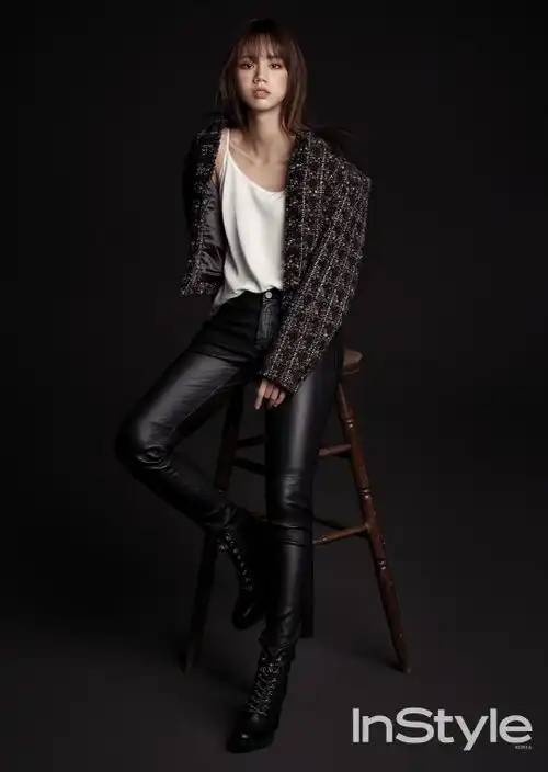 组图惠利长大变轻熟女拍黑色系写真帅气干练
