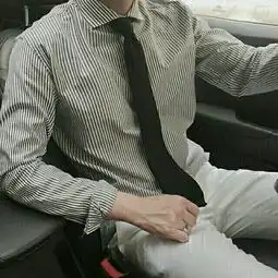 跪求这种男生半身头像
