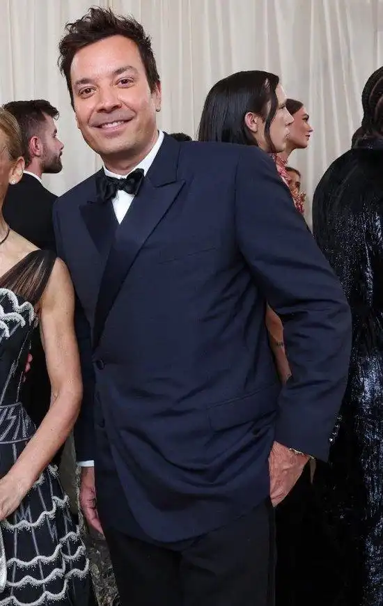 众星身着迪奥男装系列出席2024metgala
