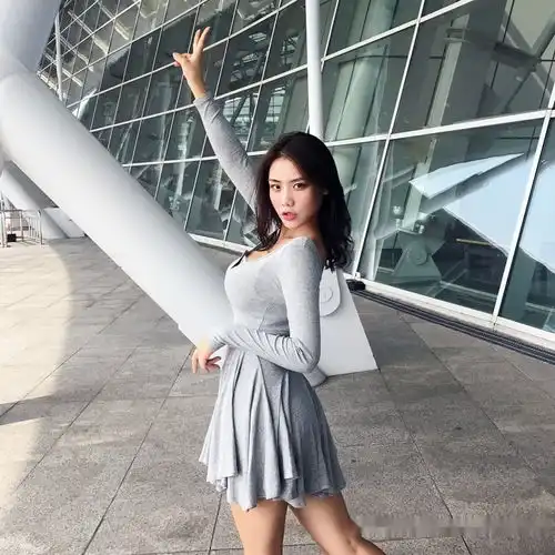 女神图集冰清玉洁的小姐姐,秀色可餐,彰显独特的女性魅力
