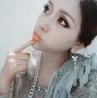 气质女生qq头像暖色暗色女生头像
