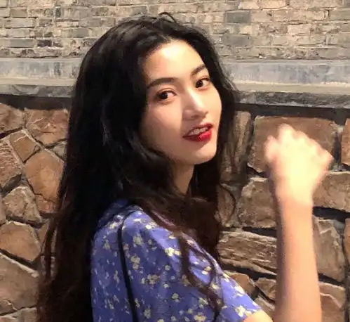 网红女生头像我要把温柔交付给能察觉我小情绪的男孩子

