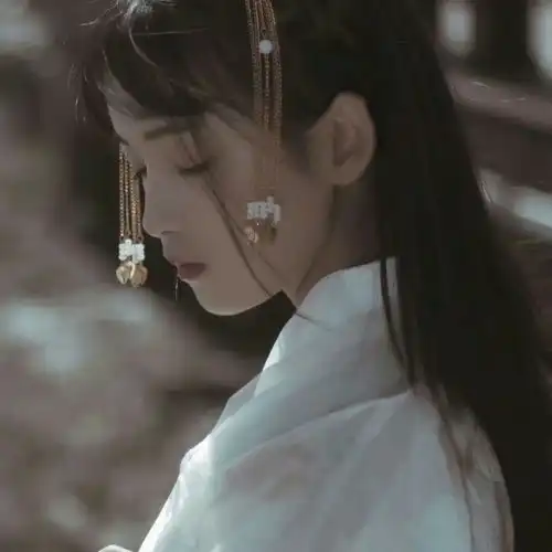 有哪些好看的侧脸头像
