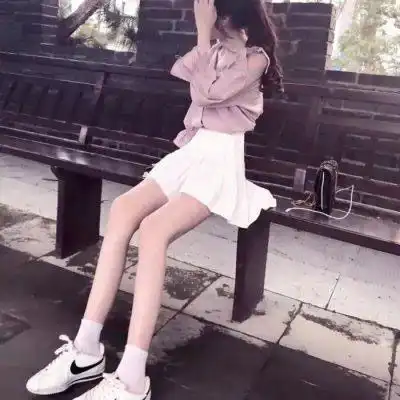 细腿图片只有腿小学生细腿照图片
