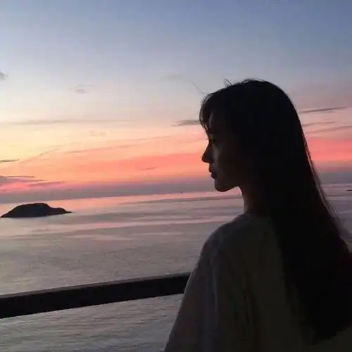情侣头像有没有那种真人头像但是头是很模糊或者看不到的
