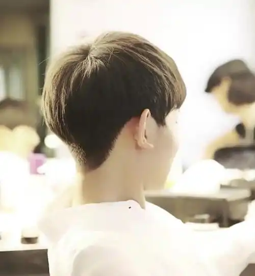 tfboys王源晒自拍照不漏脸自称帅哥,欲送4000万福利被网友吐槽
