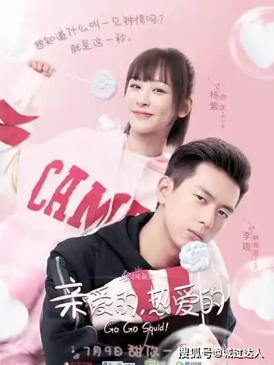 杨紫梨形身材穿错衣黑色t配牛仔半身裙变帅酷girl,却暴露缺点
