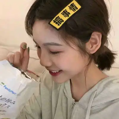治愈系图片头像女微笑可爱女孩
