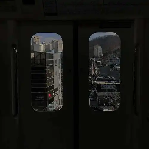 嘿是黑色系背景图
