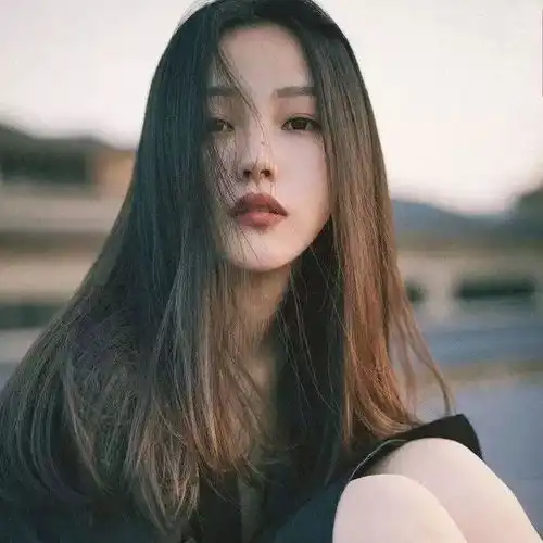 谁有黑色系高冷头像女头
