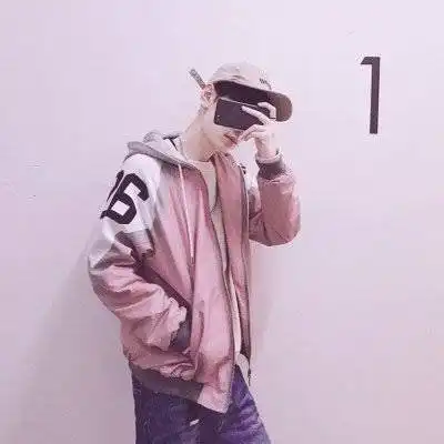 排名前十微信情侣头像图片2020最新最酷情头一男一女分开
