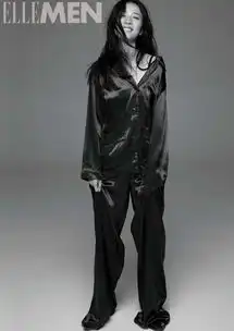 周雨彤黑白杂志大片曝光演绎暗黑系少女的束缚
