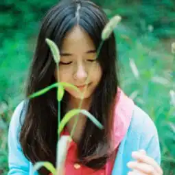 世界上最美的美女头像2018最新一想到你就会不由自主的笑出声
