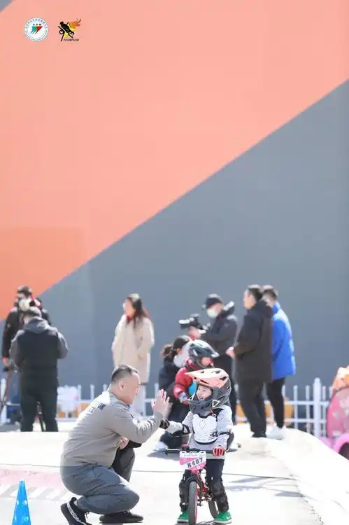 奔跑吧少年系列活动第二届北京儿童滑步车公开赛举行
