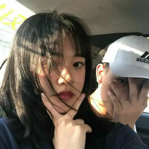 追女生就要关注她错你这样永远也追不到
