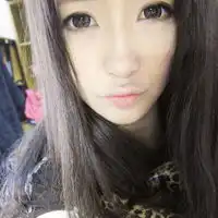 爱情犹如一个刺猬甜美率真的美女qq头像
