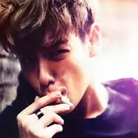抽烟的样子很有型,很陶罪霸气男生颓废抽烟头像,烟这东西少抽
