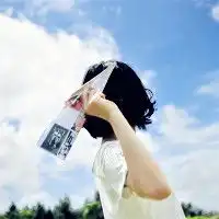求这张头像的原图,没有文字的
