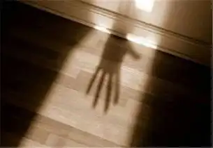 男子多次性侵12岁邻家女童获刑12年系医生报警
