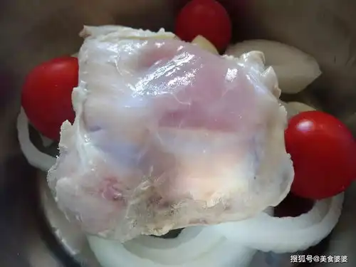 精品电锅美食系列,男补精女抗老的小番茄鸡汤,如何制作
