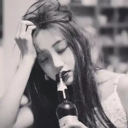 男女黑白头像
