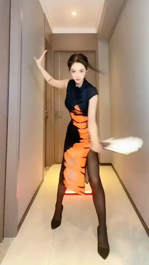 听说我的男朋友已经给我点赞了美女热舞黑色系少女
