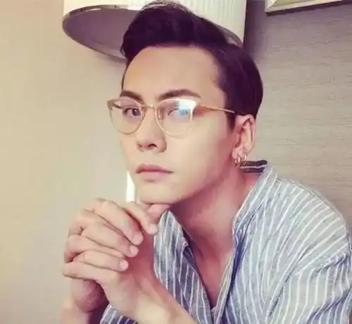 近视眼的热巴李易峰,戴上眼镜的他们美翻了
