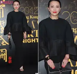 嘉玲baby六零八零两代女星黑衣pk
