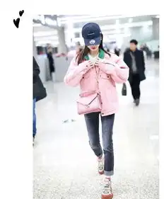 欧阳娜娜少女粉太惊艳简约搭配私服清纯甜美,这才是豆蔻年华
