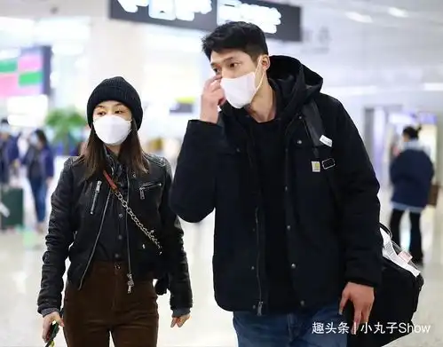 甜蜜爆表王子文吴永恩合体高调走机场,同穿黑色系酷帅接地气

