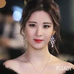 灿烈恋上嫩妹妆袁姗姗少女时代徐贤陷黑粉四角恋
