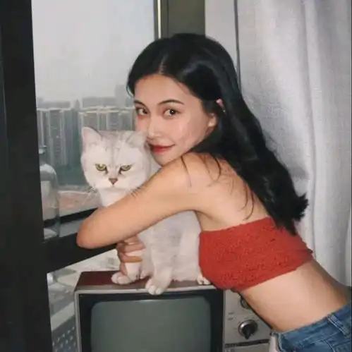ins风女生头像他们不理你了你就跟我说我也不理你
