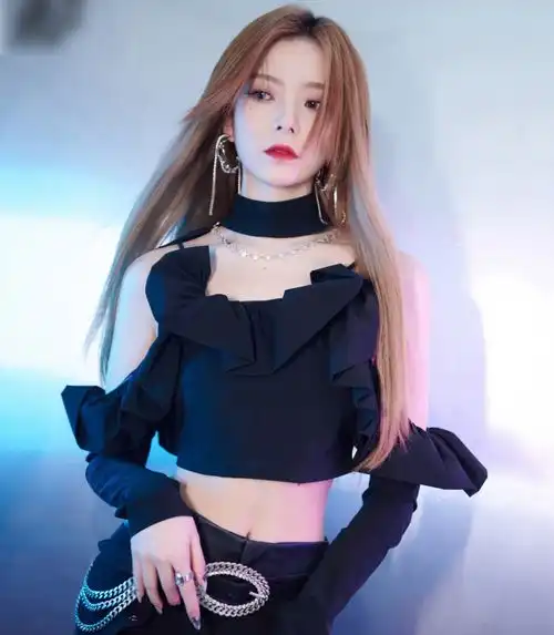 硬糖少女拍摩登大片,陈卓璇化身摩登女郎,张艺凡女明星气质太抢镜
