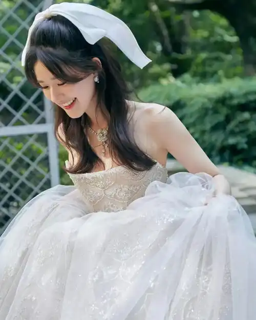 这18位女星的婚纱照太美了,都说女人最美是出嫁时,果然诚不欺我
