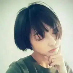 求一张黑色短发穿绿衣服的女生头像一个系列的我就一张求其他的
